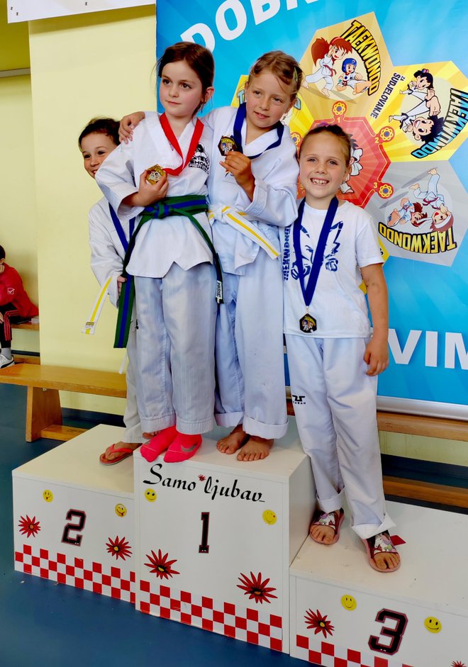 Medalje oko vrata posebno su drage bile onima kojima je to bila prva borba ikad/Foto: Taekwondo klub FOX