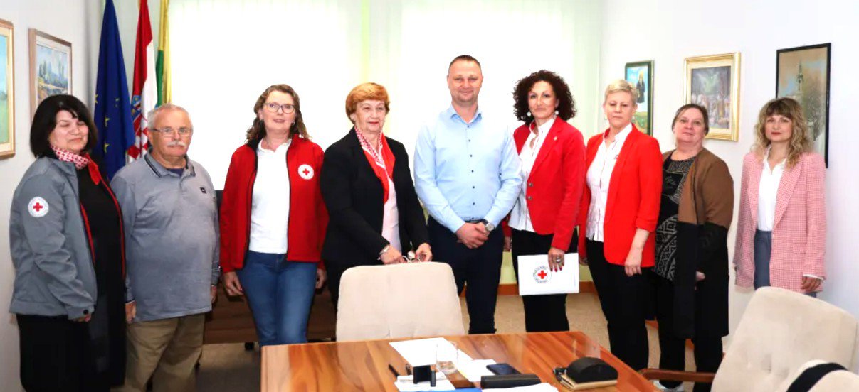 Fotografija: Župan je zahvalio svim članovima i volonterima Crvenog križa na nesebičnom radu i velikom trudu koji ulažu u provođenju brojnih akcija /Foto: BBŽ