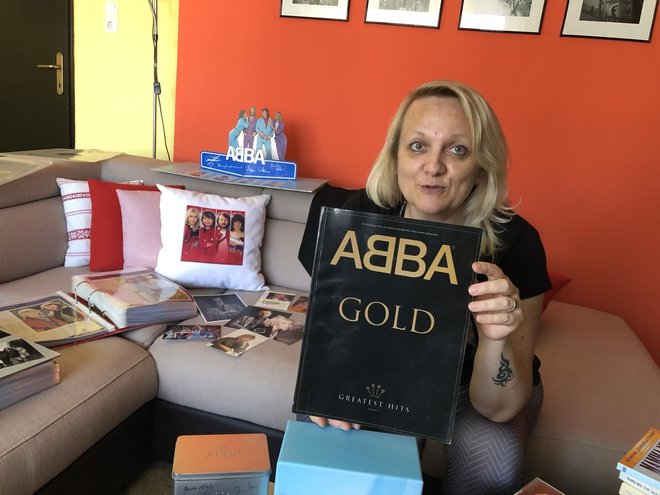 Manuela drži ABBA Gold, dar od Riječanina/Foto: Janja Čaisa