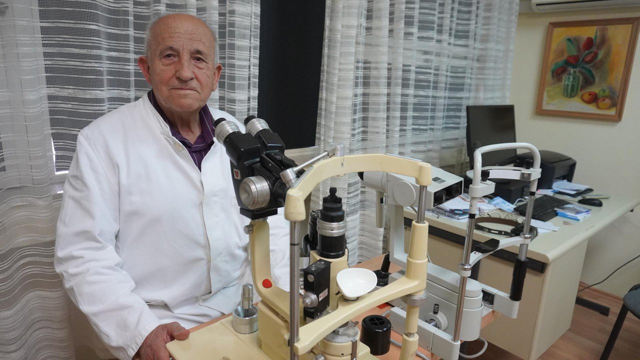 Fotografija: Dr. Vlado Novaković, možda i najstariji aktivni oftamolog u Hrvatskoj/Foto: Tomislav Kukec/MojPortal.hr