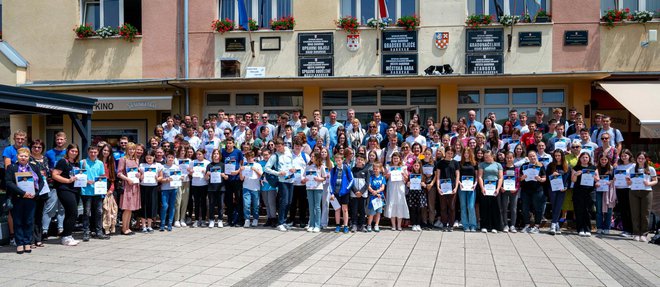 Nagrađeni učenici/ Foto: Predrag Uskoković/ Grad Daruvar