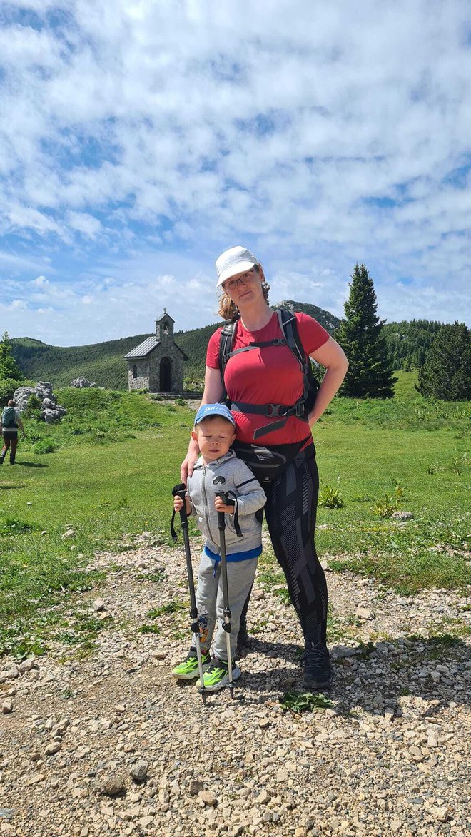 Mama s najmlađim planinarom minulog izleta na Velebit/Foto: Privatni album