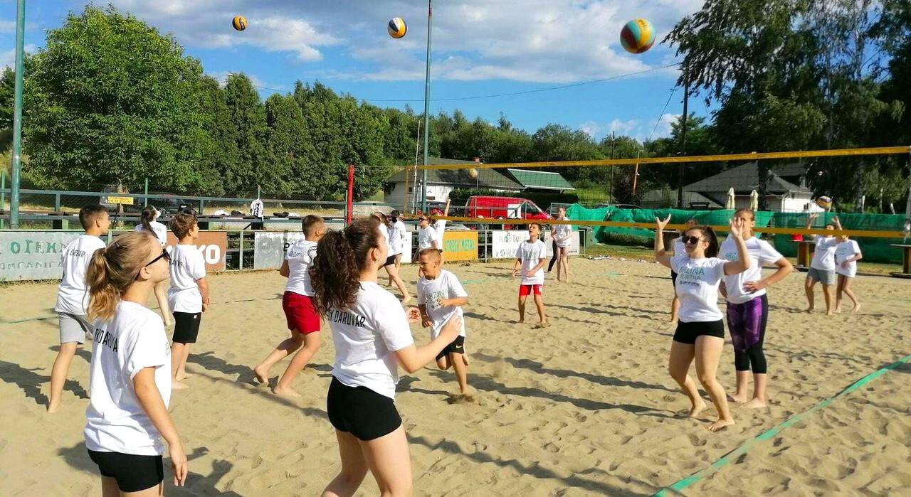 Fotografija: Veselje je igrati odbojku na pijesku/ Foto: OK Daruvar