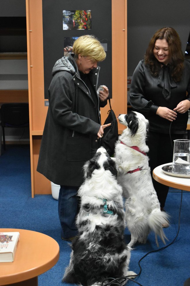 Ena i Max, psi putopisca Hrvoja Jurića, uživali su u BJelovaru/Foto: Narodna knjižnica Petar Preradović