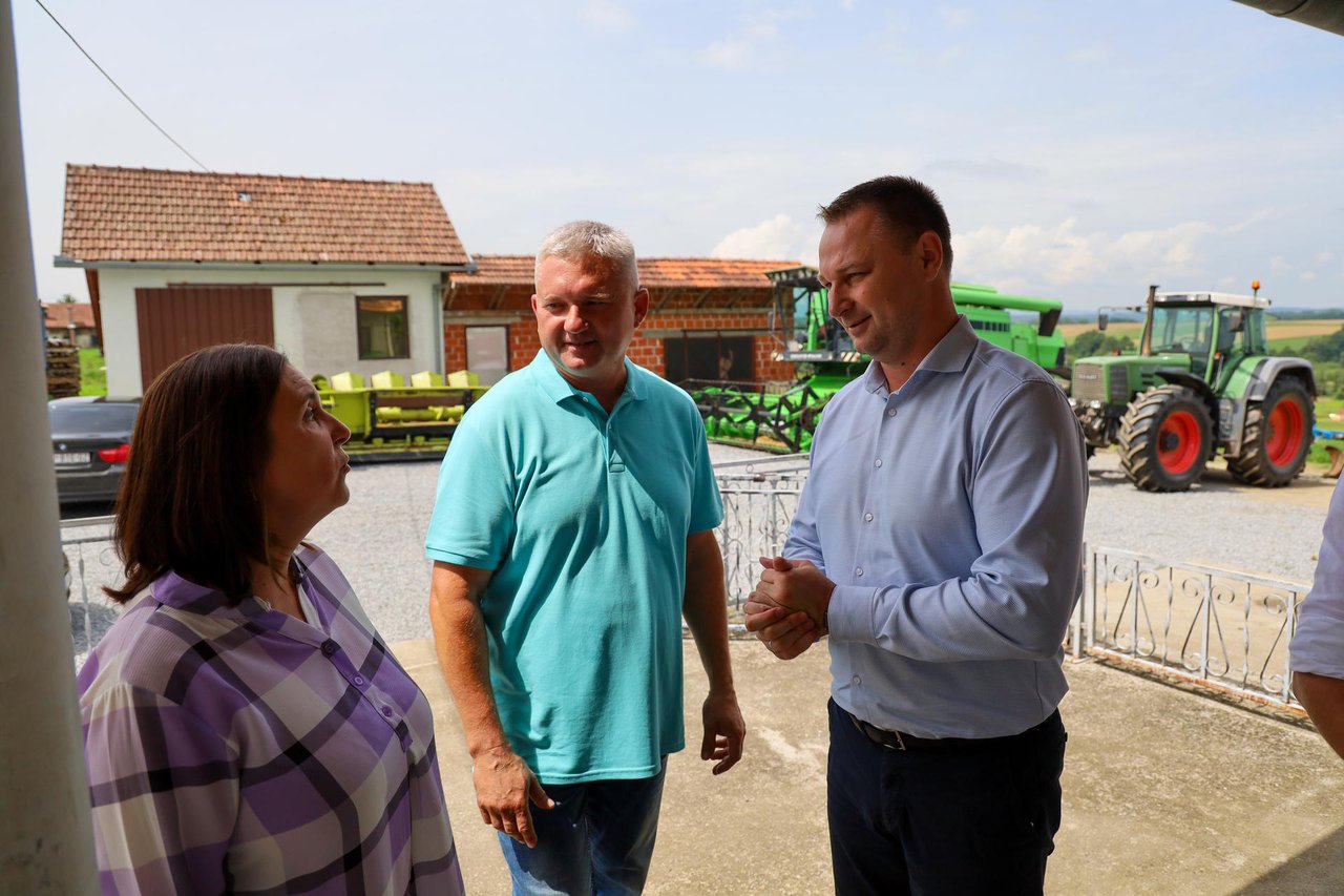 Fotografija: Župan je obišao poljoprivrednike u Velikoj Trnovitici/Foto: BBŽ