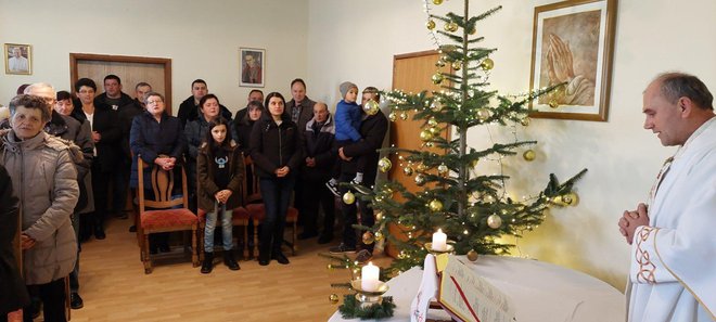 S vjernicima u Samarici na božićnoj misi/Foto: FB Župa svete Katarine Samarica