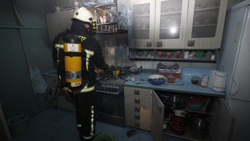 Žar sa štednjaka izazvao požar u kuhnji kod Garešnice: "Vatra se proširila na daske i grede"