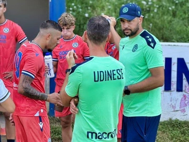 Igor Bubnjić s mladim nogometašima Udinesea i na terenu HNK Daruvara/Foto: HNK Daruvar