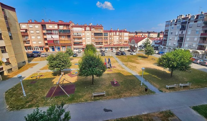 Na igralištu na Trgu kralja Petra Krešimira IV. ipak nije bilo intervencija policije zbog, kako je rekla vijećnica Tanja Herceg, učestalih okupljanja/Foto: Nikica Puhalo/MojPortal.hr