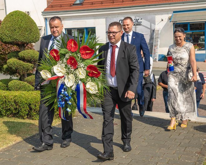 Položeni su vijenci za branitelje/Foto: Grad Čazma (Davor Kirin)