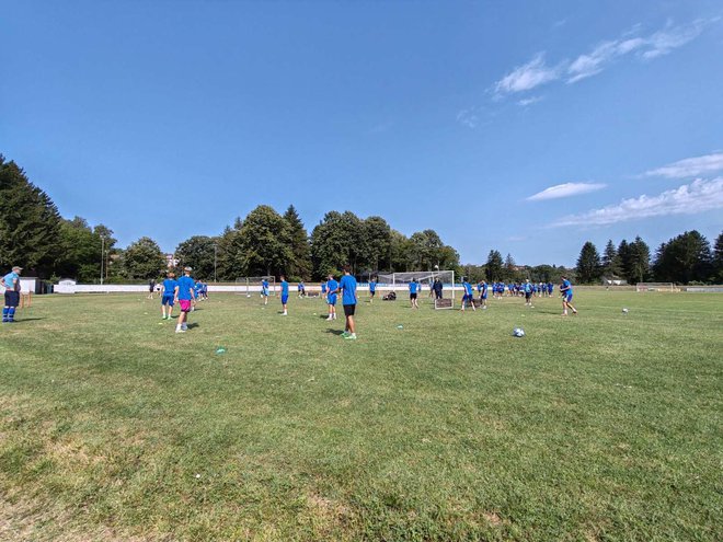 Mladi nogometaši treniraju na terenima HNK-a Daruvar/Foto: Daruvarske toplice