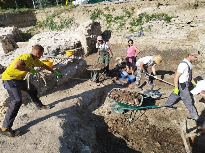 U arheološkom istraživanju sudjeluju u pakrački srednjoškolci, studenti i sugrađani/Foto: Mario Barać