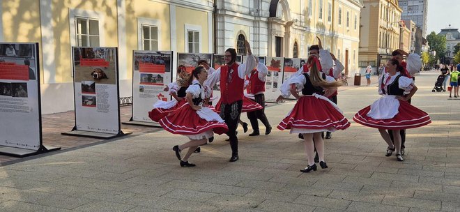 Otvorenje izložbe uveličali su članovi bjelovarske Češke obeci/Foto: Grad Bjelovar