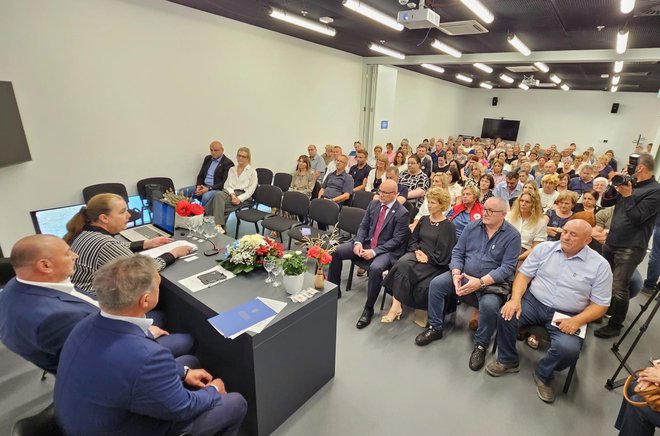 Konferencijska dvorana u Veteranskom centru bila je ispunjena do posljednjem mjesta/Foto: Nikica Puhalo