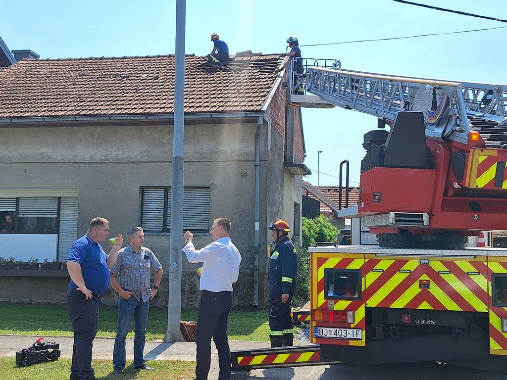 Fotografija: Župan je obišao stradalo područje/Foto: BBŽ