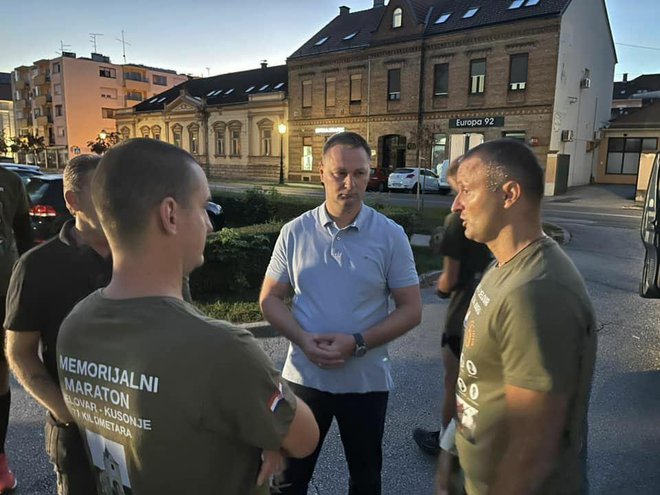 Župan Marko Marušić ispratio je maratonce rano jutros/Foto: BBŽ