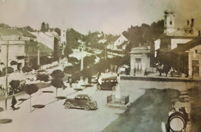 Razglednica Daruvara iz 1928. godine s križem na trgu/Foto: Župne kronikeFoto: Župne kronike