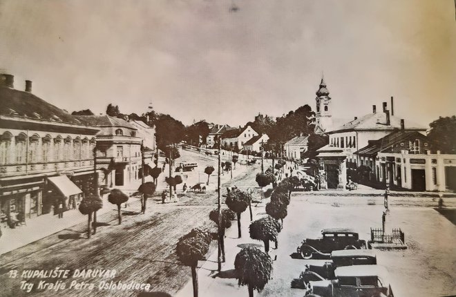 Snimka iz 1936. godine s križem na trgu/Foto: Župne kronike