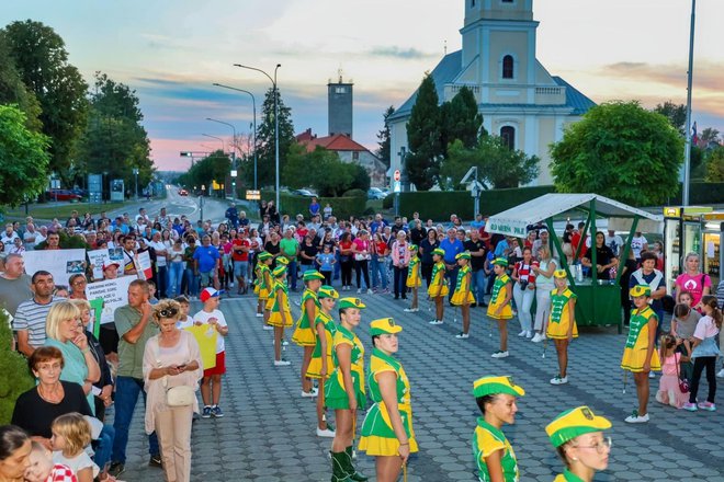 Špalir za junaka Denija Černija /Foto: BBŽ