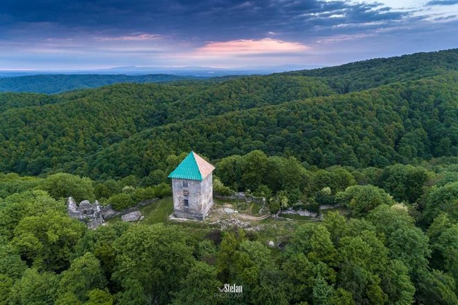 Stari grad okružen prekrasnim zelenilom Moslavačke gore/Foto: Štefan Brajković