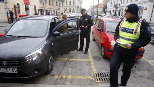 Policajci na području BBŽ-a u svega 3 sata zatekli 14 vozača koji su zauzeli mjesta invalidima