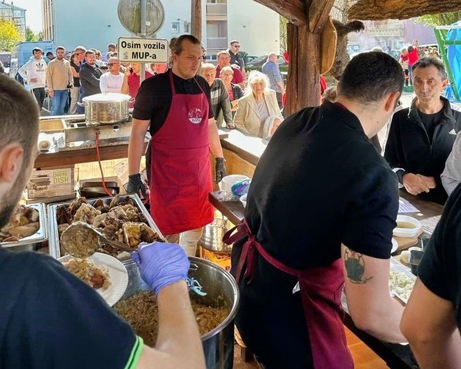 Ispred Veprove glave ponovno se čekalo u dugačkom redu//Foto: Mario Barać