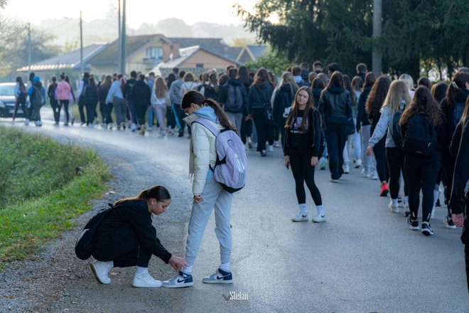 Učenici su putem pomagali jedni drugima/Foto: Štefan Brajković