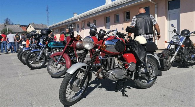 Motocikli na jednom od susreta oldtimera u Garešnici/ Foto: Janja Čaisa