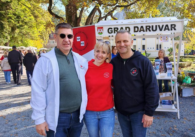 Diana Takač i njezin suprug Darko s dr. Peićem iz pakračke bolnice/Foto: Neimann-Pick Hrvatska