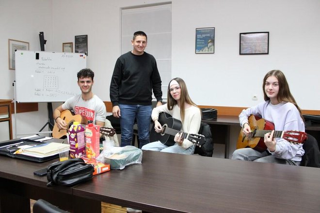 U sklopu programa održavaju se i radionice gitare/Foto: Slavica Trgovac Martan