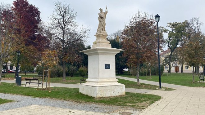 Svestrani građevinac spasio je kipove koji danas krase središnji bjelovarski park/Foto: Slavica Trgovac Martan