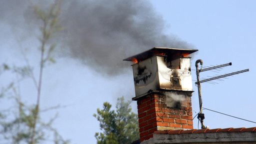 U požaru kuće u Grubišnom Polju izgorio namještaj, u Batinjanima se zapalio dimnjak