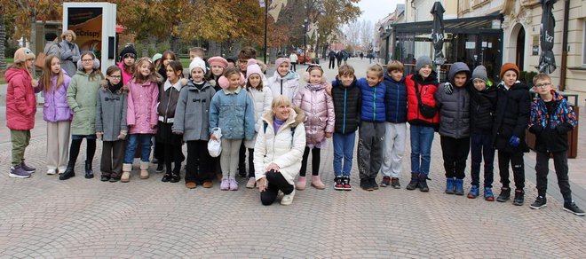 Leini i Jakovu podršku na Dan palčića došo je pružiti njihov cijeli razred/Foto: Slavica Trgovac Martan