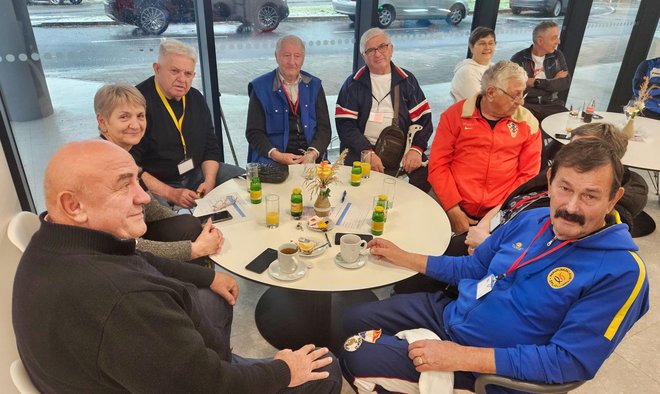 Umirovljeni general i ravnatelj Veteranskih centara Josip Lucić tijekom druženja s korisnicima/Foto: Nikica Puhalo/MojPortal.hr