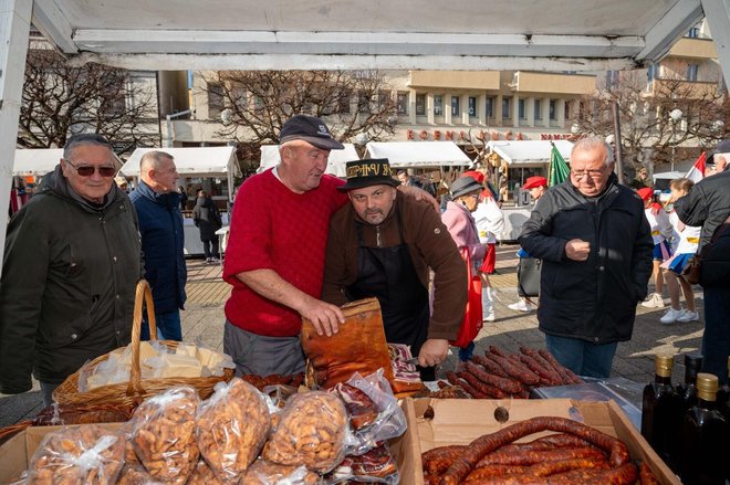 Nije nedostajalo ni finih suhomesnatih proizvoda/Foto: Predrag Uskoković/Grad Daruvar