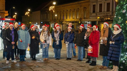 21. koledarenje ulicama Daruvara: „Osim pjesme, želimo unijeti svjetlo u obitelji kojima pjevamo"