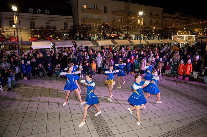 Nastupile su i daruvarske mažoretkinje/Foto: Grad Daruvar (Predrag Uskoković)