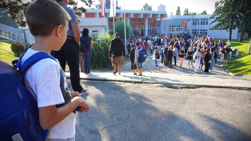 Zabranjuje se ulazak autom u školska dvorišta u Gajevoj i Frankopanskoj ulici u Daruvaru