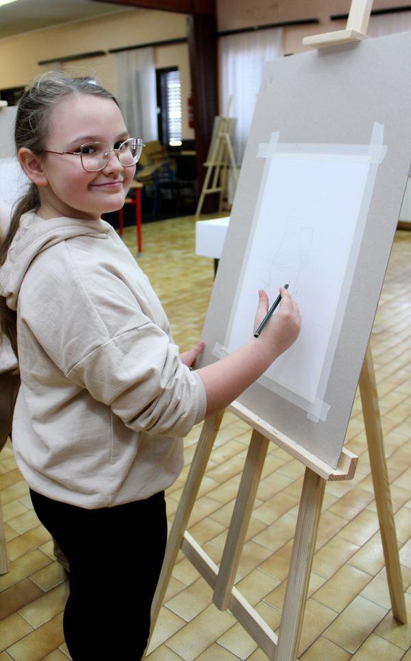 Učenicima slikaju različite motive/Foto: Slavica Trgovac Martan