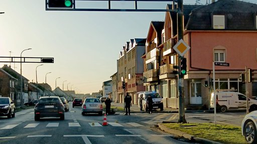 Vozač kombija oduzeo prednost na semaforiziranom raskrižju u Bjelovaru: Dvije žene ozlijeđene