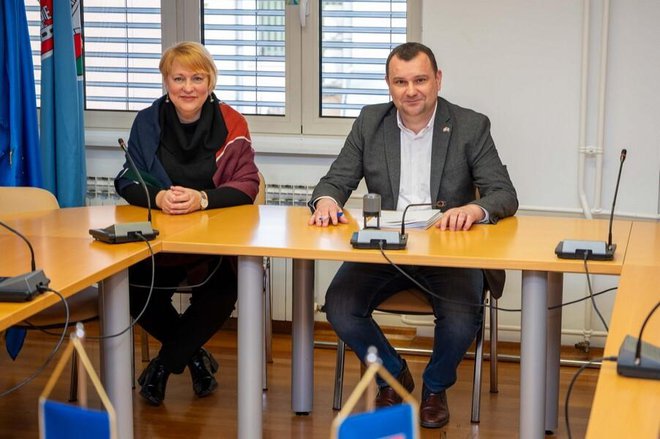 S predstavnicima zajednica i udruga družili su se gradonačelnik Lneniček i njegova zamjenica Vanda Cegledi/Foto: Grad Daruvar (Predrag Uskoković)