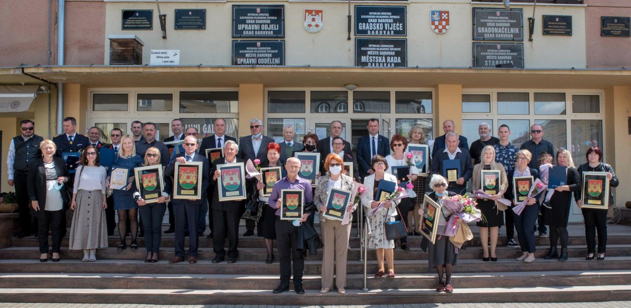 Fotografija: Prošlogodišnji dobitnici gradskih priznanja/Foto: Grad Daruvar