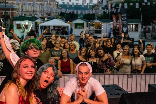 Ispred daruvarske publike na Daruvar Rock City Festivalu/Foto: Privatni album