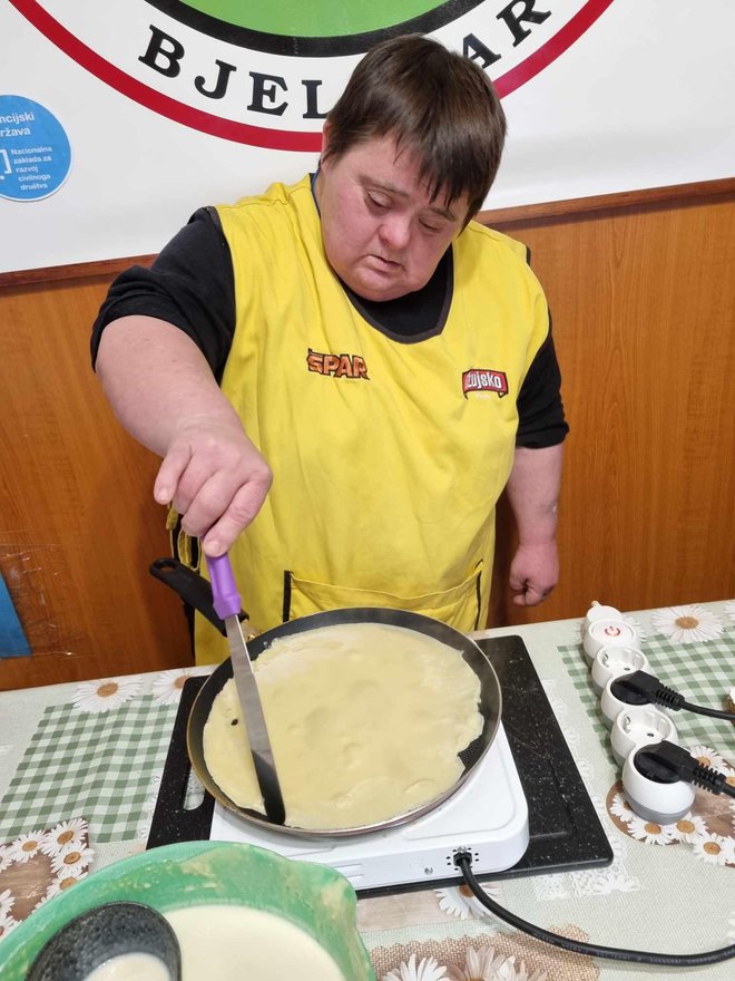 Mimi se odlično snalazi u kuhinji/Foto: Udruga OSIT Bjelovar