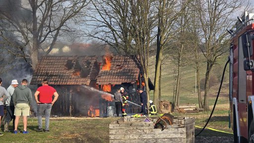 Požar u Malom Pašijanu: U štaglju izgorjela prikolica i mlinovi, no sve su glave ostale na ramenima